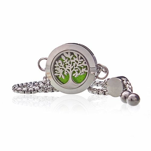 Pulsera de cadena de acero con medallón difusor redondo con el árbol de la vida calado sobre fieltro verde