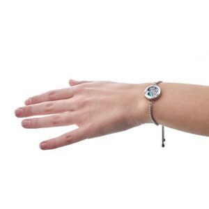 Pulsera de cadena de acero con medallón difusor redondo con el árbol de la vida calado sobre fieltro verde