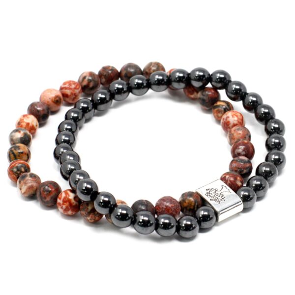 Pulsera doble de cuentas de jaspe piel de leopardo y de hematita magnética con un tubo grabado con un árbol de la vida