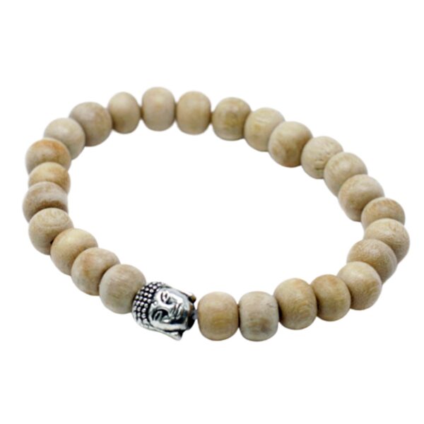 Pulsera elástica de cuentas de sándalo claras con una cabeza de Buda de tono plateado