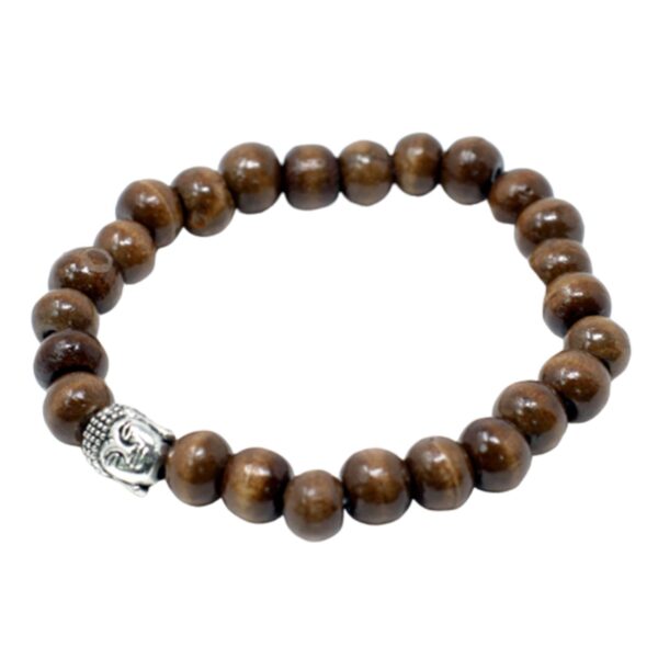 Pulsera elástica de cuentas de madera marrón con una cabeza de Buda de tono plateado
