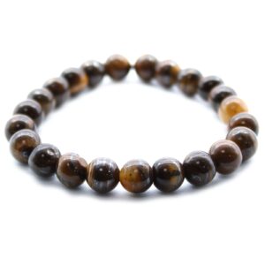 Pulsera elástica de cuentas de ojo de tigre en marrones y dorados sobre fondo blanco