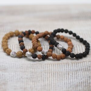 Cuatro pulseras de rudraksha con cabeza de Buda: negra, bicolor negra y marrón, marrón y tostada