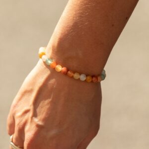 Pulsera elástica fina de cuentas de ágata de 6 mm en naranja, miel, crema y verde agua