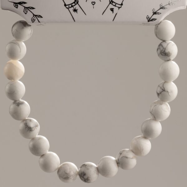 Pulsera elástica fina de cuentas de howlita blanca con vetas grises de 6 mm