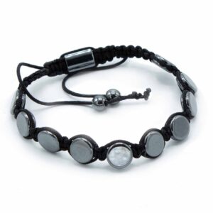 Pulsera de macramé negro con círculos planos de hematita magnética gris y nudo corredizo
