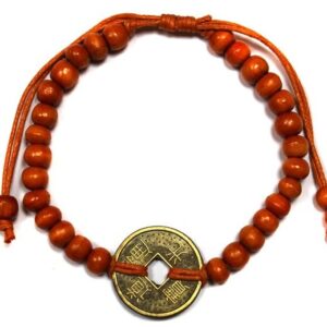 Pulsera de cuentas de madera naranjas en cordón naranja con una moneda decorativa de agujero cuadrado