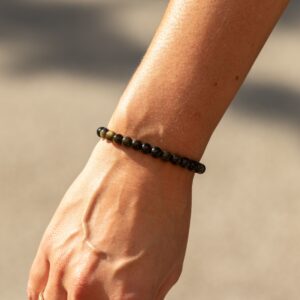 Pulsera elástica fina de cuentas de obsidiana dorada, negras con reflejo dorado