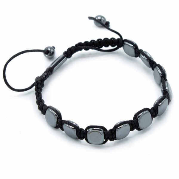 Pulsera shamballa de cuadrados de hematita magnética con esquinas redondeadas y cordón negro de macramé