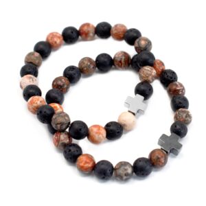 Dos pulseras elásticas de cuentas de lava negra y jaspe piel de leopardo, cada una con un signo «+»