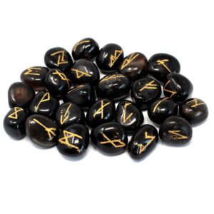 Juego de runas de ónix negro con los signos rúnicos grabados en dorado