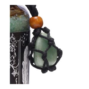 Amuleto de aventurina verde en red de cordón negro con cuenta de madera, atado a un frasco de sales de baño verdes