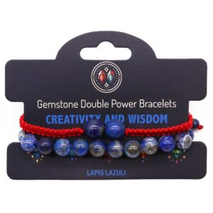 Pulsera elástica de cuentas de lapislázuli y pulsera de cordón rojo trenzado con dos cuentas de lapislázuli, sobre su tarjeta