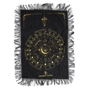 Tela de algodón negro con flecos y estampado dorado: ojo dentro de una luna creciente, signos del zodiaco y planetas