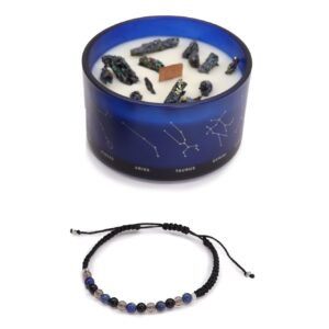 Vela de soja en vaso azul con constelaciones y trozos de pirita, junto a una pulsera de cordón negro con cuentas de obsidiana, cuarzo ahumado y lapislázuli