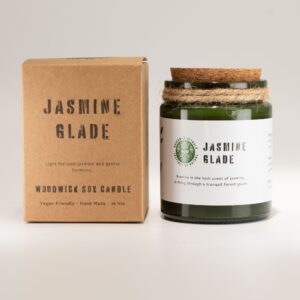 Vela de soja Jasmine Glade en tarro de vidrio verde con tapón de corcho y cordel al cuello