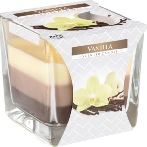 Vela de vainilla en vaso cuadrado de vidrio con capas de cera crema, beige y marrón y faja con flores de vainilla