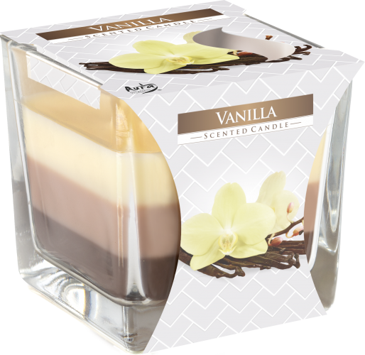 Vela de vainilla en vaso cuadrado de vidrio con capas de cera crema, beige y marrón y faja con flores de vainilla